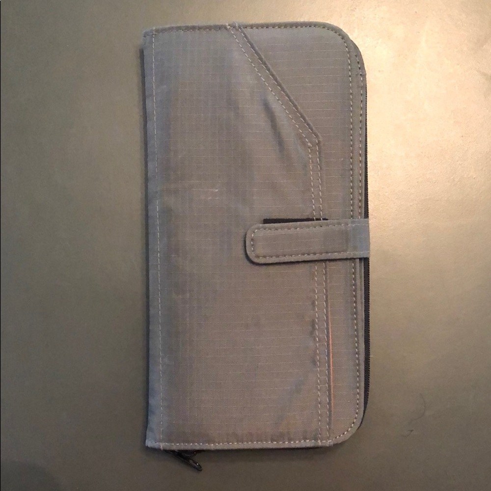 Nomadic Travel Wallet